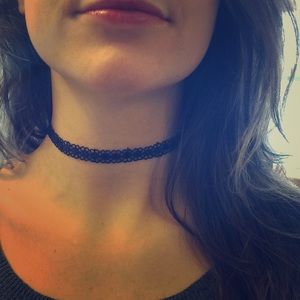 Black lace chocker